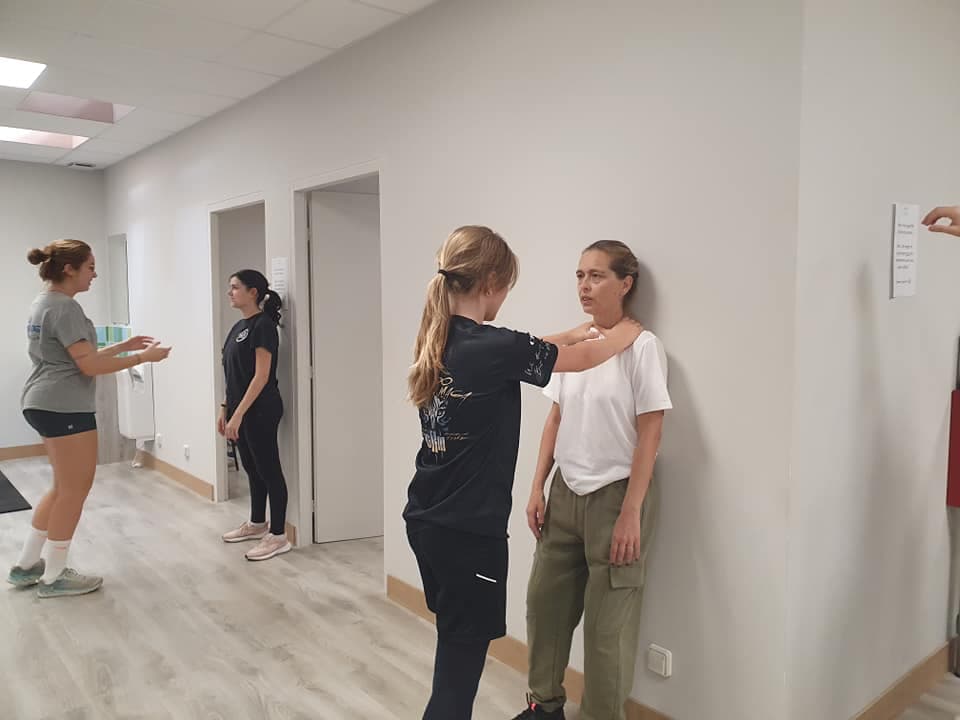Autodéfense Féminine : Pourquoi l'entraînement est une nécessité vitale.